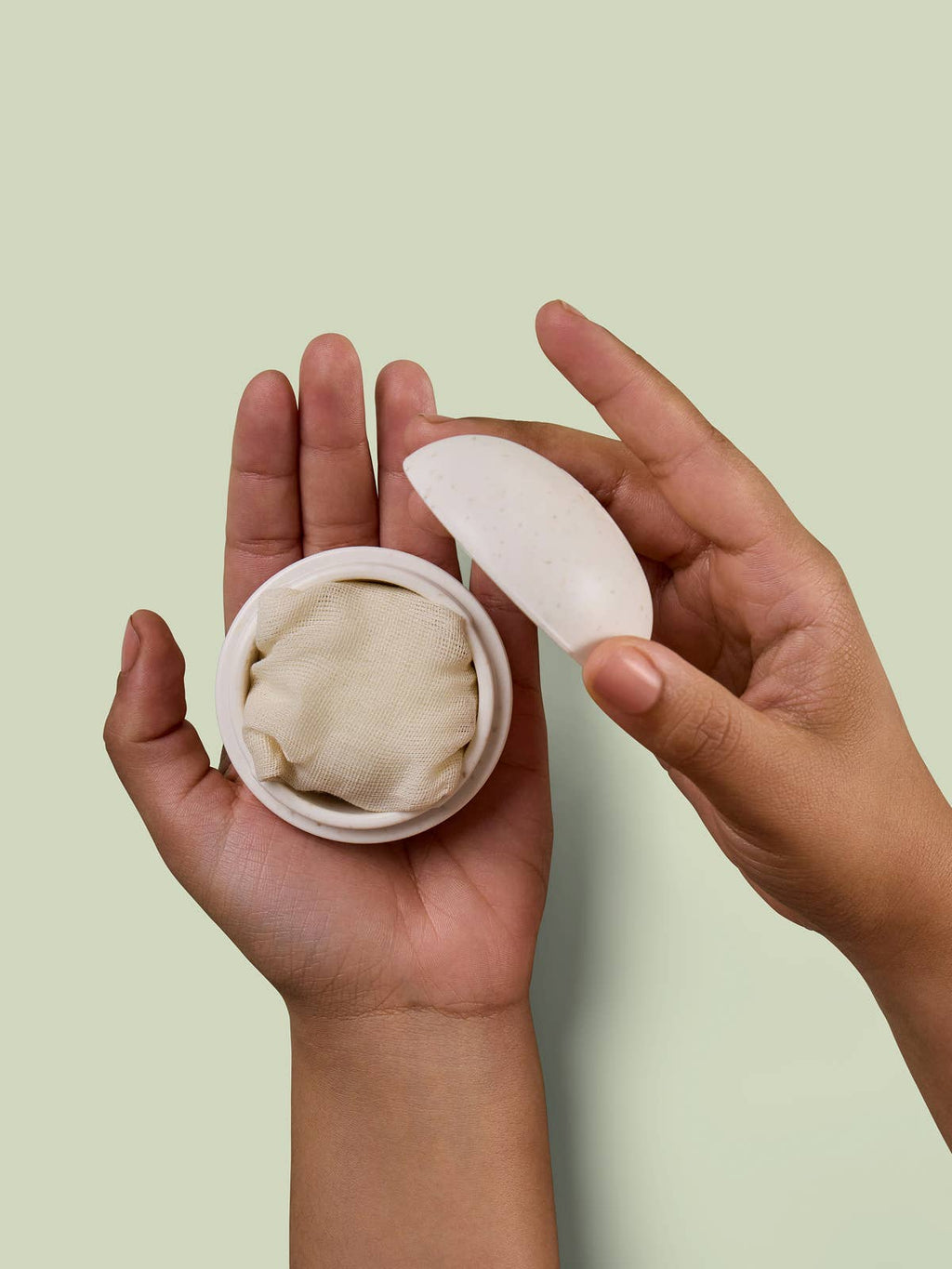 Kate McLeod - The Travel Case: Oatmeal, Mini