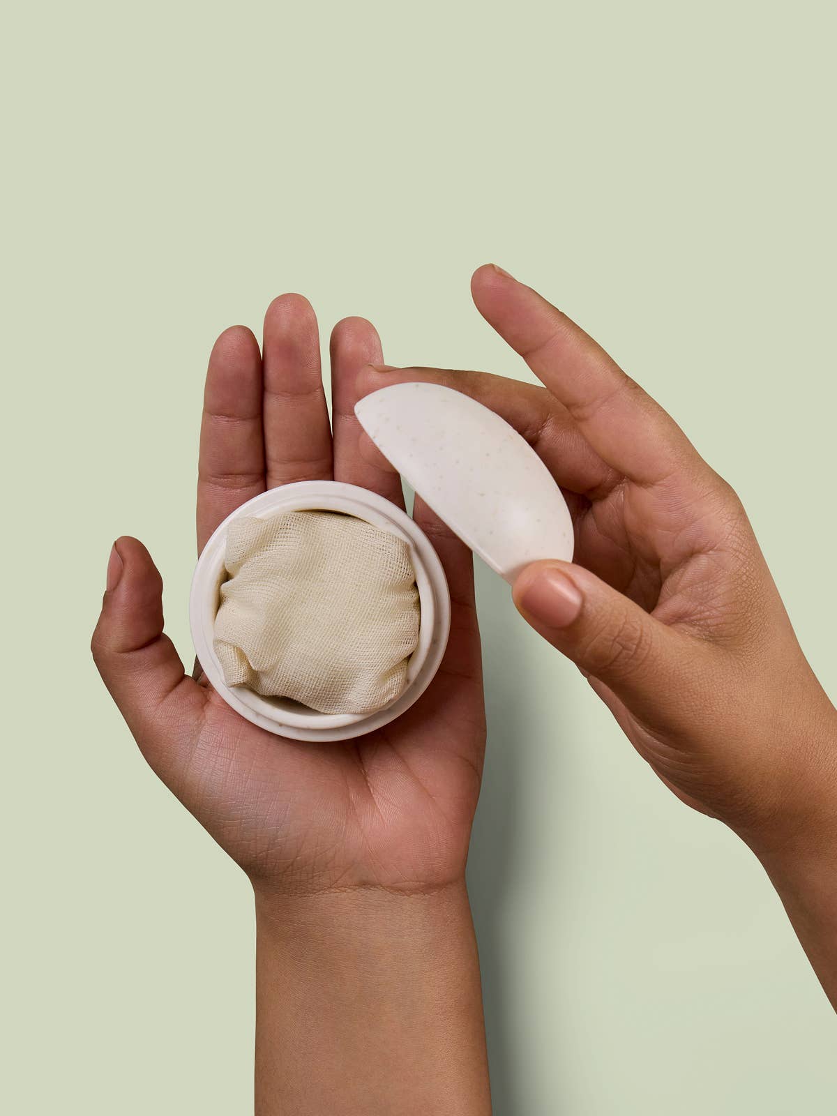 Kate McLeod - The Travel Case: Oatmeal, Mini